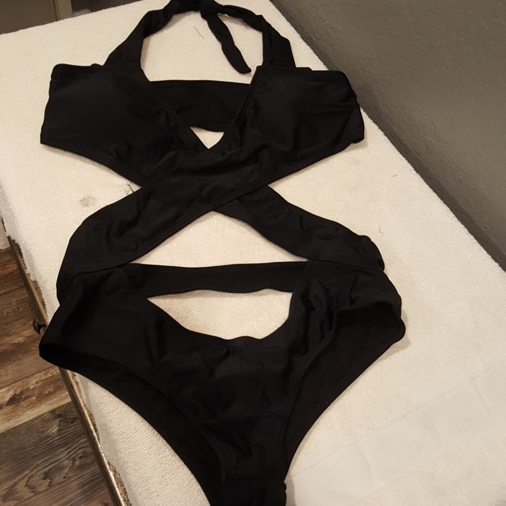 Last One- NWT BLACK ONE PIECE SWIMSUIT - Picture 3 of 6